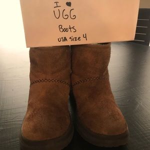 Girls I love UGG boots